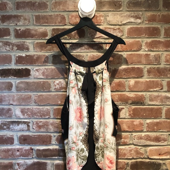 NWT. Black Floral Sleeveless Blouse w Tie Back - Picture 3 of 6
